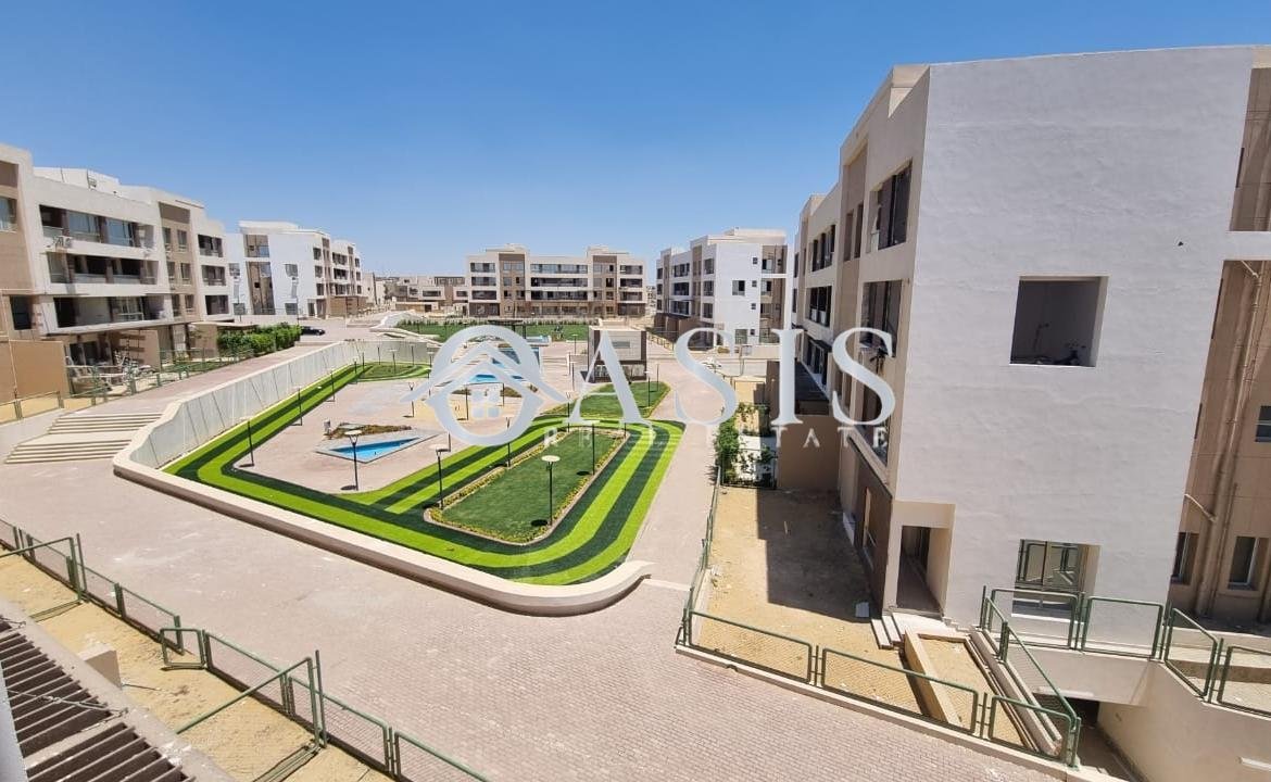 شقة للبيع في كومباوند Up Ville تطل على المساحة الداخلية للكومباوند