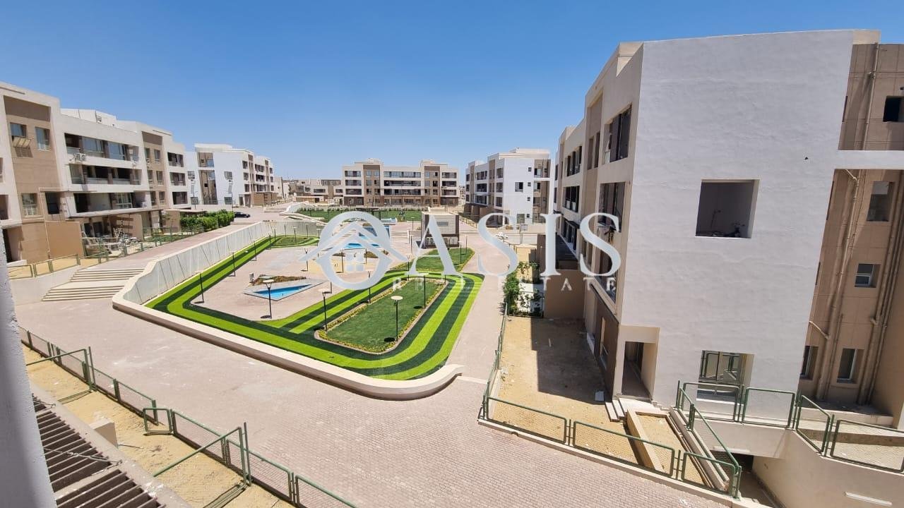 شقة للبيع في كومباوند Up Ville تطل على المساحة الداخلية للكومباوند